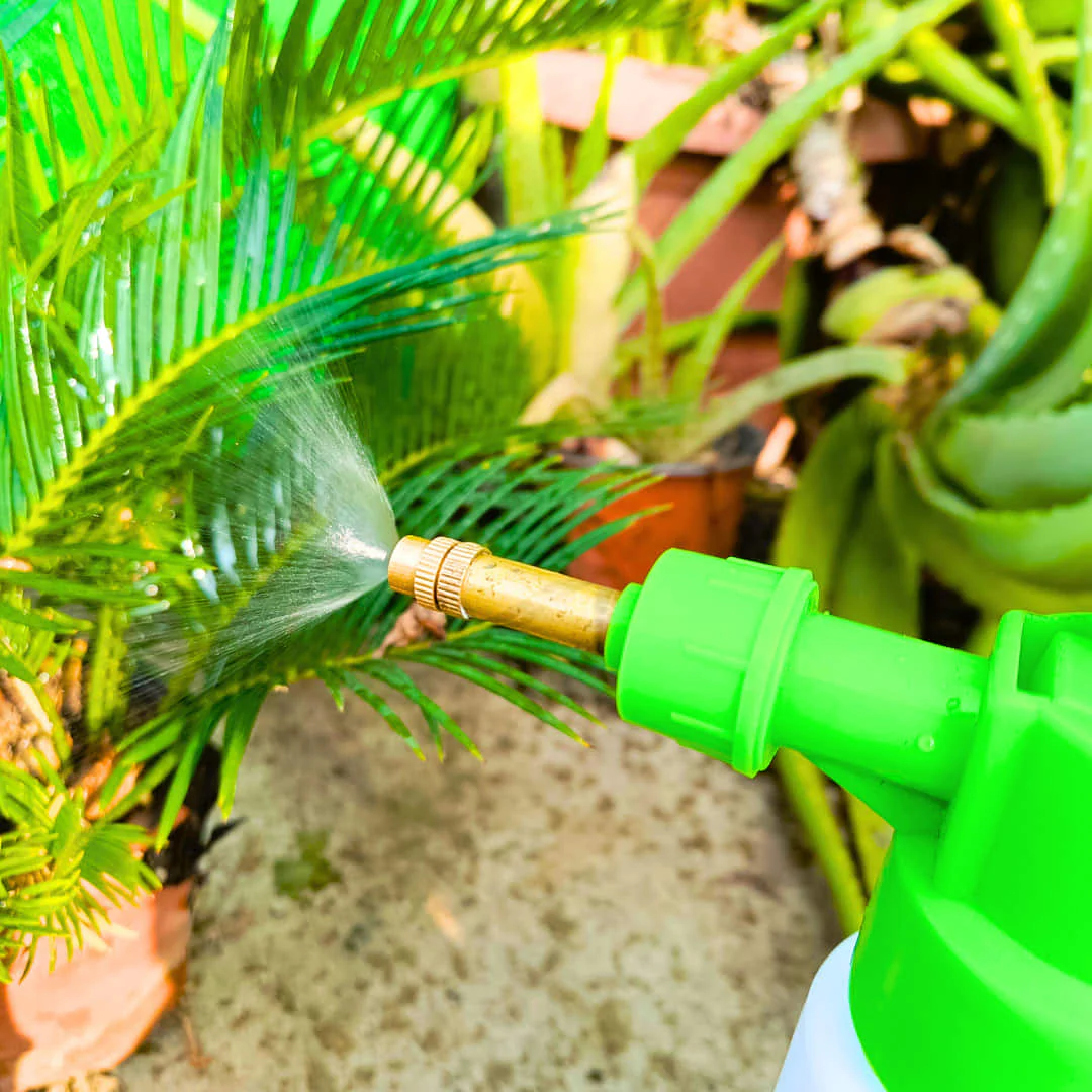 Premium High Pressure Garden Spray Pump (1 Liter) - Image 5